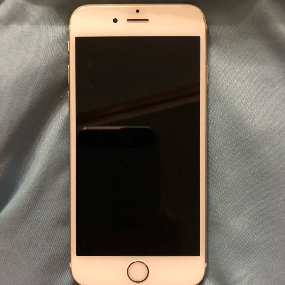 SOLD! White and Gold iPhone 6S 64G